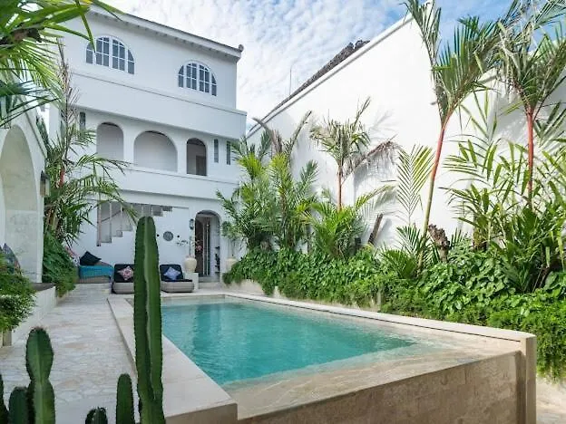 Pabuan Art, Private & Cultured Villa
