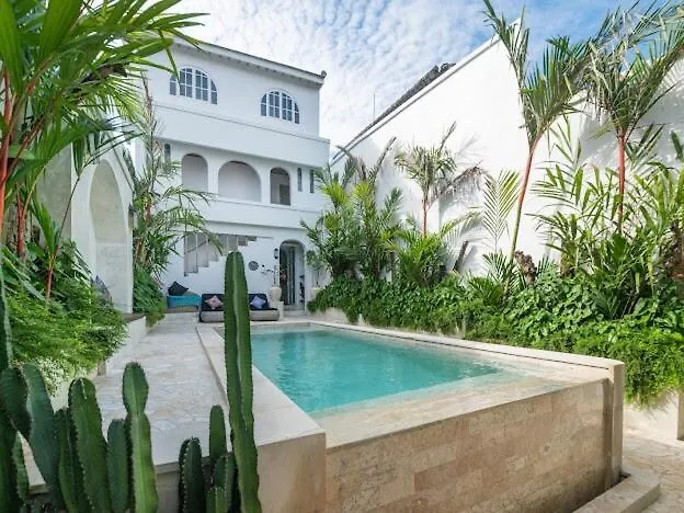 Villa Pabuan Art, Private & Cultured *