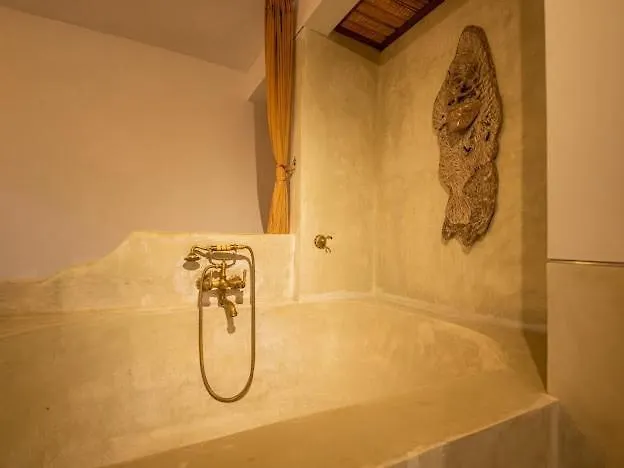 Villa Pabuan Art, Private & Cultured *