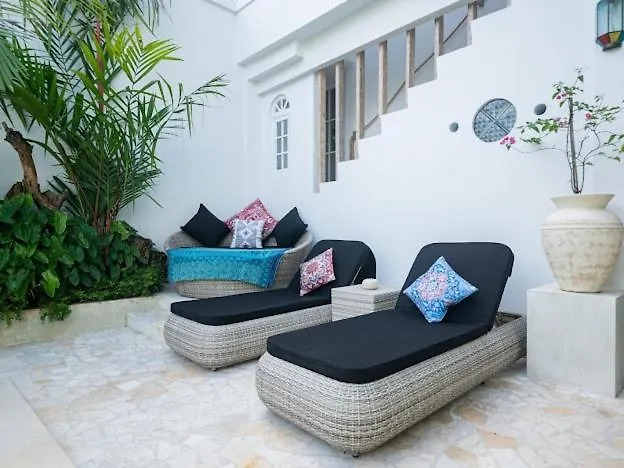 Villa Pabuan Art, Private & Cultured *