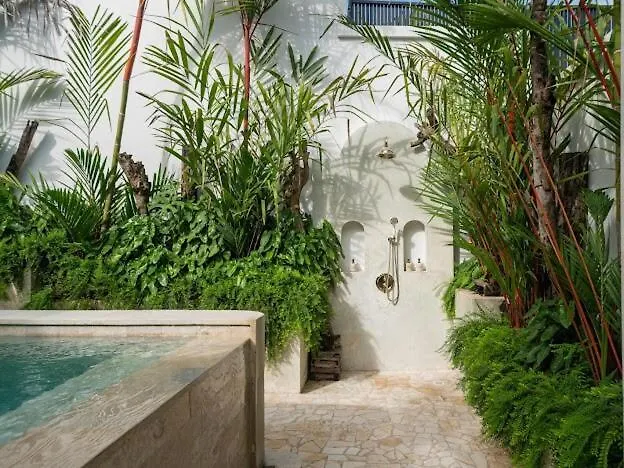 Villa Pabuan Art, Private & Cultured *