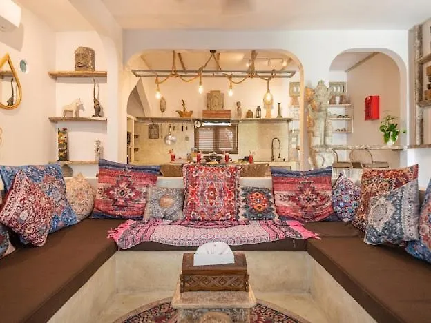 Pabuan Art, Private & Cultured Villa