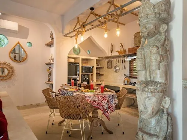 Pabuan Art, Private & Cultured Villa